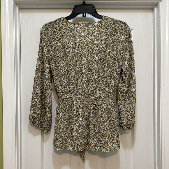 Max Studio - Floral V-Neck Belted Top - Multicolor Calico - size M - Picture 2 of 5